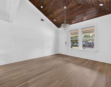 1225 E Amelia Street - Photo Thumbnail 7