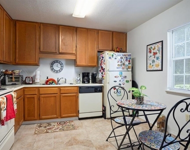 3206 Clubside Drive - Photo Thumbnail 5
