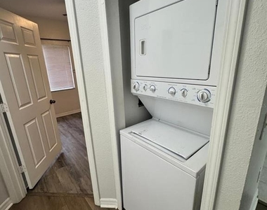 6411 Cypressdale Drive - Photo Thumbnail 12