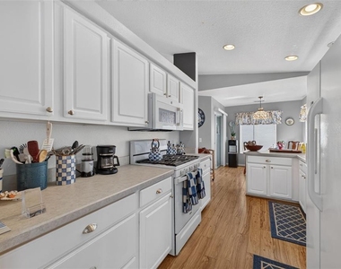 1019 Eagles Landing - Photo Thumbnail 12