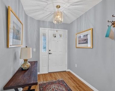 1019 Eagles Landing - Photo Thumbnail 4