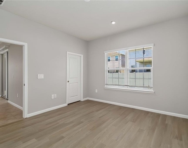 4525 Pippin Lane - Photo Thumbnail 17