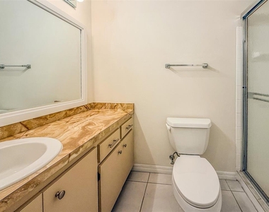 2604 Woodgate Lane - Photo Thumbnail 12