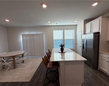 1128 Meadowlark Drive - Photo Thumbnail 7