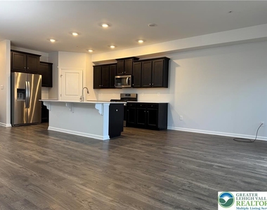 1077 Turnstone Drive - Photo Thumbnail 4