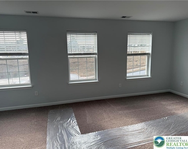 1077 Turnstone Drive - Photo Thumbnail 12