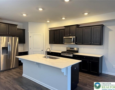 1077 Turnstone Drive - Photo Thumbnail 3