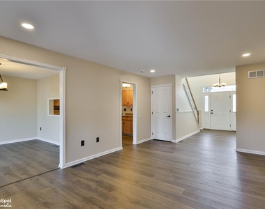 124 Stephanie Drive - Photo Thumbnail 7