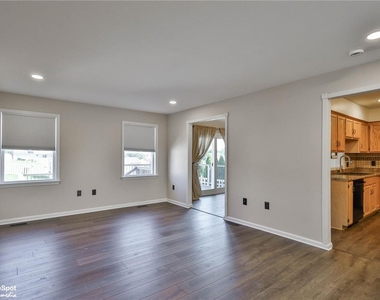 124 Stephanie Drive - Photo Thumbnail 5