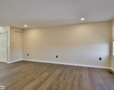 124 Stephanie Drive - Photo Thumbnail 8