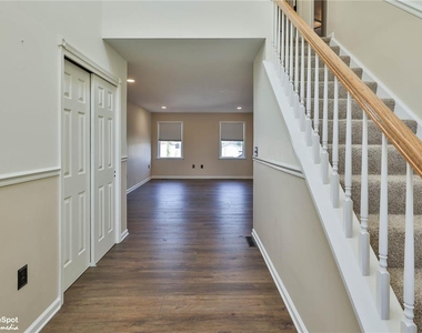 124 Stephanie Drive - Photo Thumbnail 2