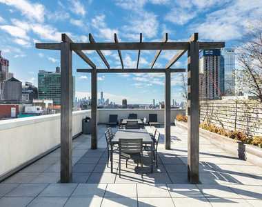 350 West 37th Street - Photo Thumbnail 2