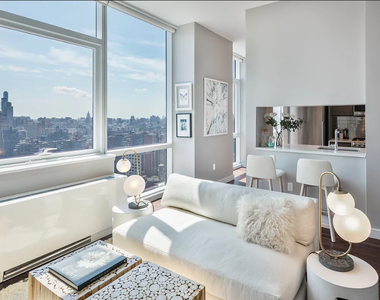 507 West 28th Street - Photo Thumbnail 2