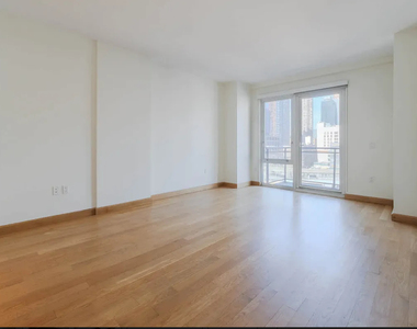 West 37th Street - Photo Thumbnail 7