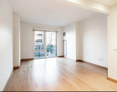 West 37th Street - Photo Thumbnail 8