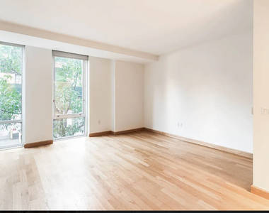 West 37th Street - Photo Thumbnail 5