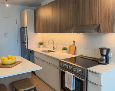 30-77 Vernon Boulevard - Photo Thumbnail 2