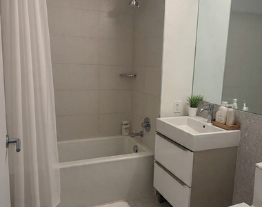 30-77 Vernon Boulevard - Photo Thumbnail 3