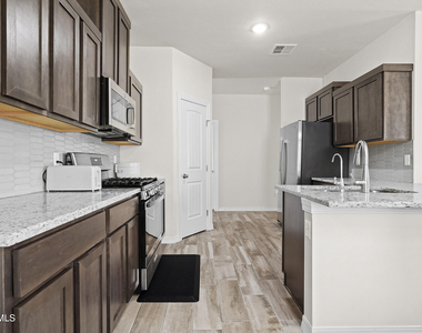 5064 Andrew Jorel Drive - Photo Thumbnail 6