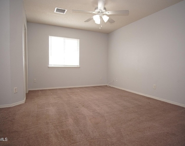 3400 Blue Earth Lane - Photo Thumbnail 10