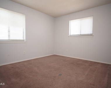 3400 Blue Earth Lane - Photo Thumbnail 8