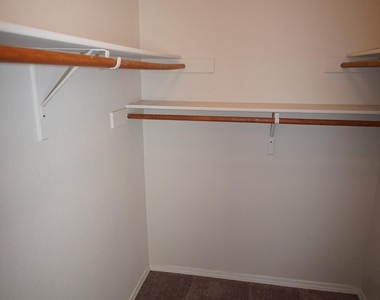3400 Blue Earth Lane - Photo Thumbnail 12