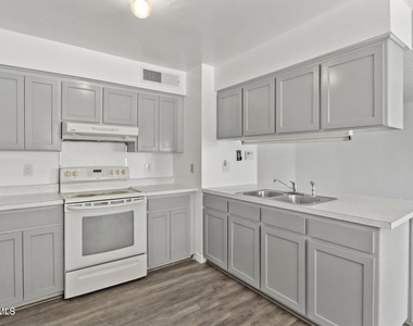 10222 Dunbarton Drive - Photo Thumbnail 5