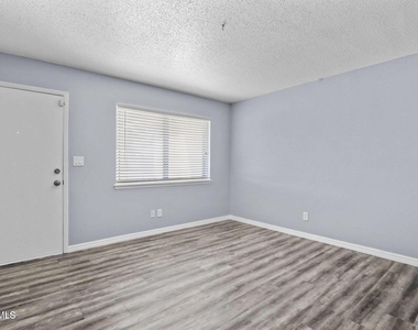 10222 Dunbarton Drive - Photo Thumbnail 8