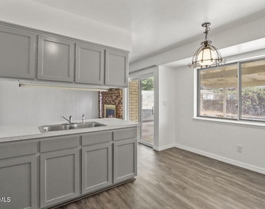 10222 Dunbarton Drive - Photo Thumbnail 4