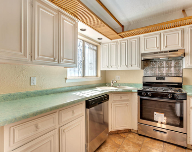 301 Los Nietos Court - Photo Thumbnail 10