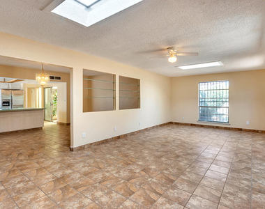 301 Los Nietos Court - Photo Thumbnail 18