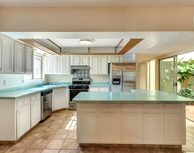 301 Los Nietos Court - Photo Thumbnail 7