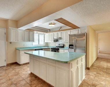 301 Los Nietos Court - Photo Thumbnail 8