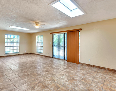 301 Los Nietos Court - Photo Thumbnail 15