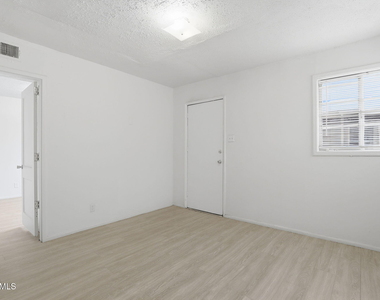 3912 Kemp Avenue - Photo Thumbnail 3