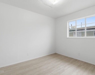 3912 Kemp Avenue - Photo Thumbnail 8