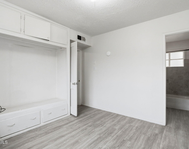 3912 Kemp Avenue - Photo Thumbnail 9