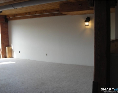 68 Thermos Avenue - Photo Thumbnail 6