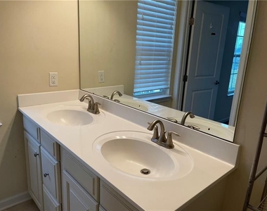 614 Fairgate Drive - Photo Thumbnail 2