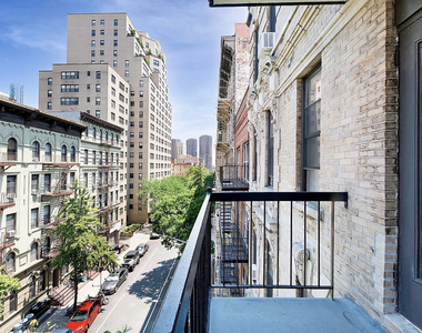 226 East 25th Street - Photo Thumbnail 5