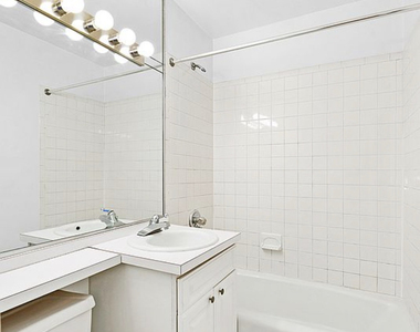 226 East 25th Street - Photo Thumbnail 4