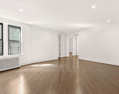 226 East 70th Street - Photo Thumbnail 2