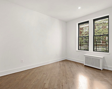 226 East 70th Street - Photo Thumbnail 4