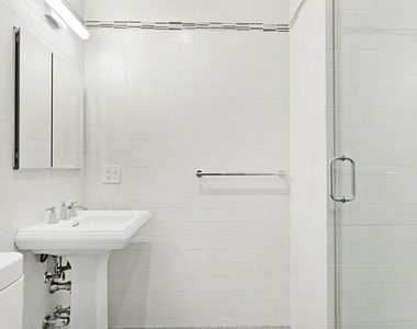 226 East 70th Street - Photo Thumbnail 5