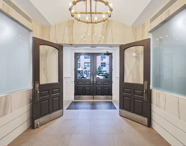 226 East 70th Street - Photo Thumbnail 8