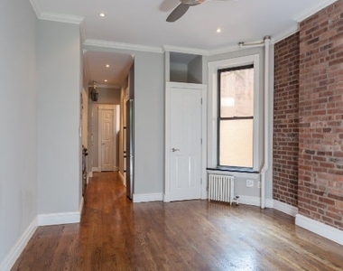 Mott Street - Photo Thumbnail 2