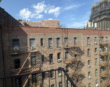 305 West 13th Street - Photo Thumbnail 10
