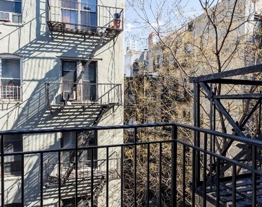 Mott Street - Photo Thumbnail 5