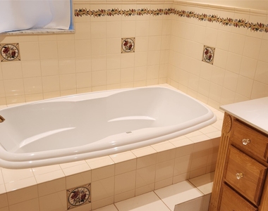 77 Riverside Drive - Photo Thumbnail 25