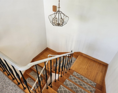 77 Riverside Drive - Photo Thumbnail 20